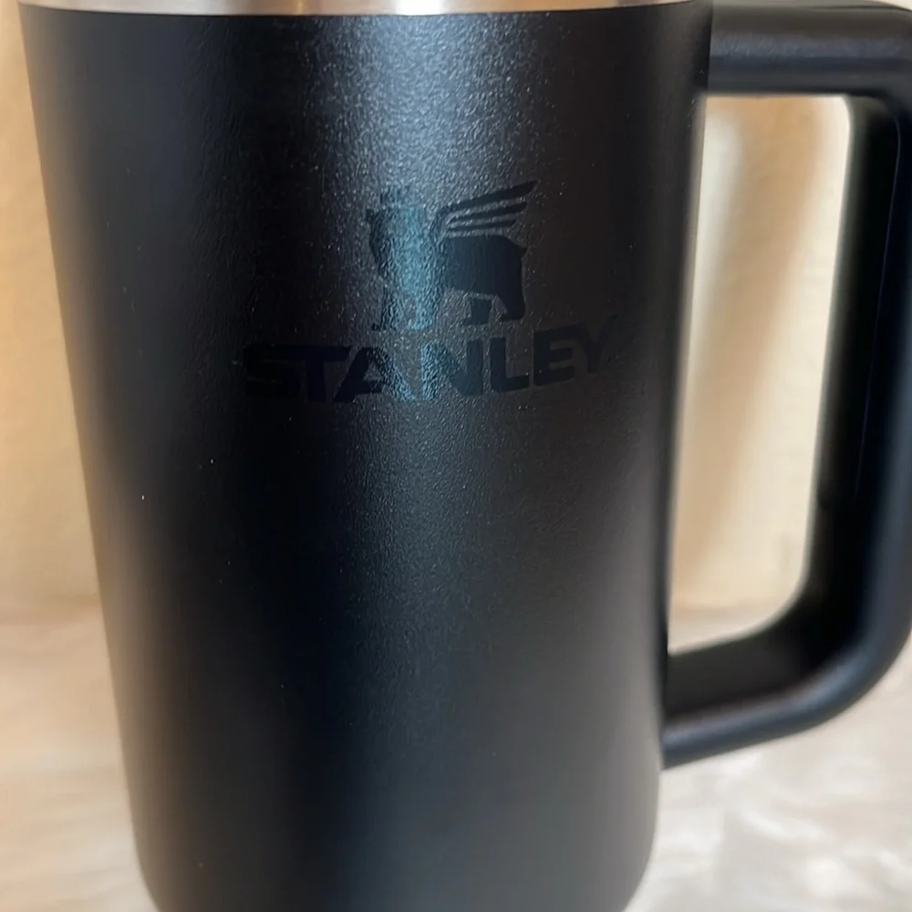 NWT Stanley Tumbler Quencher H2.0 Black 30oz Travel Cup - Picture 2 of 8